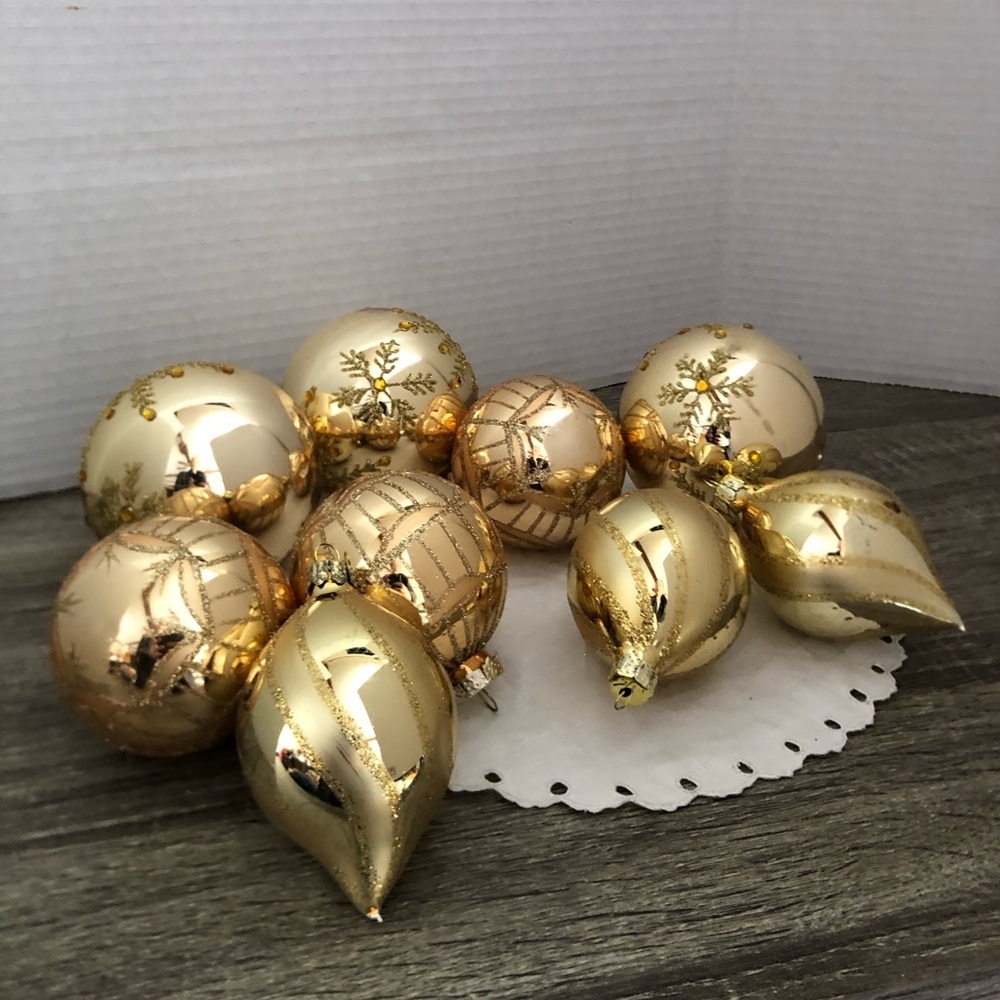 Elegant Decorated Gold Glass Bauble Ornaments